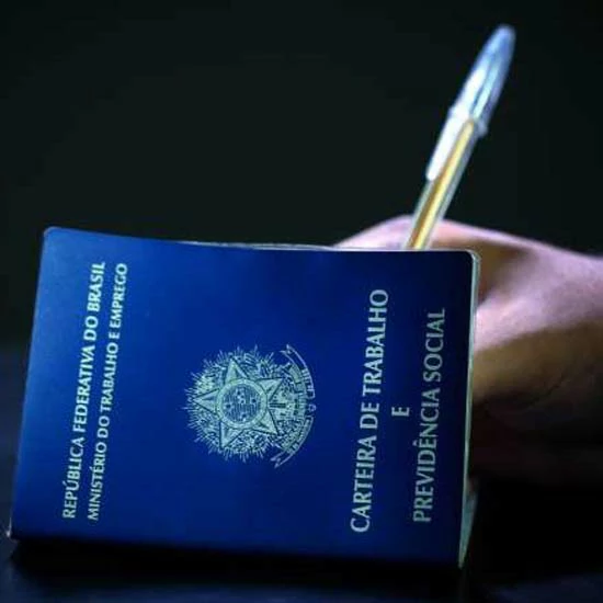 INFORMATIVO ECONÔMICO – Emprego Formal no país e São Carlos
