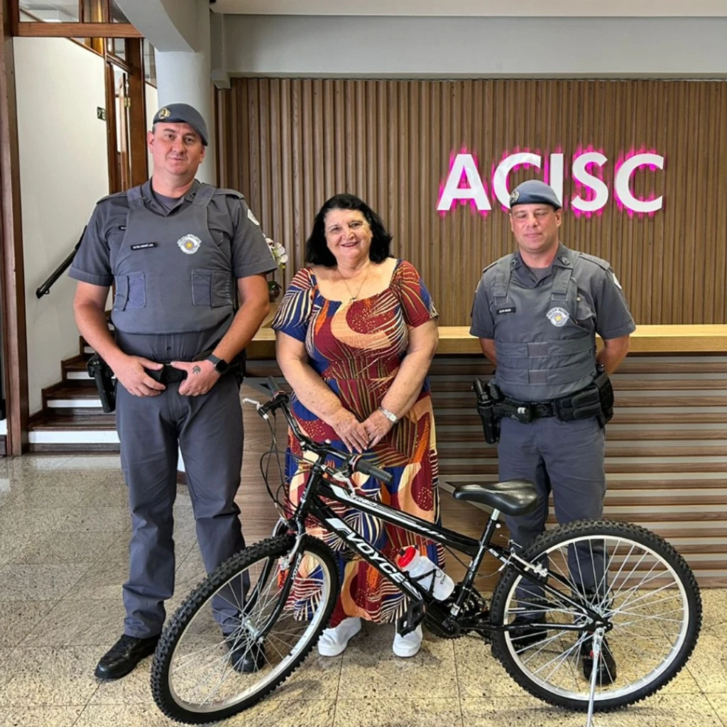 ACISC entrega bicicleta ao 38º BPM/I para sorteio em formatura do Proerd