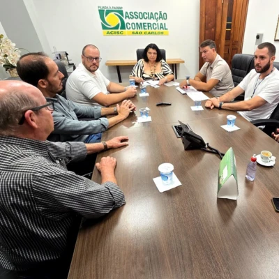 Reunião na ACISC discute projeto de coleta de lixo com containers mecanizados 