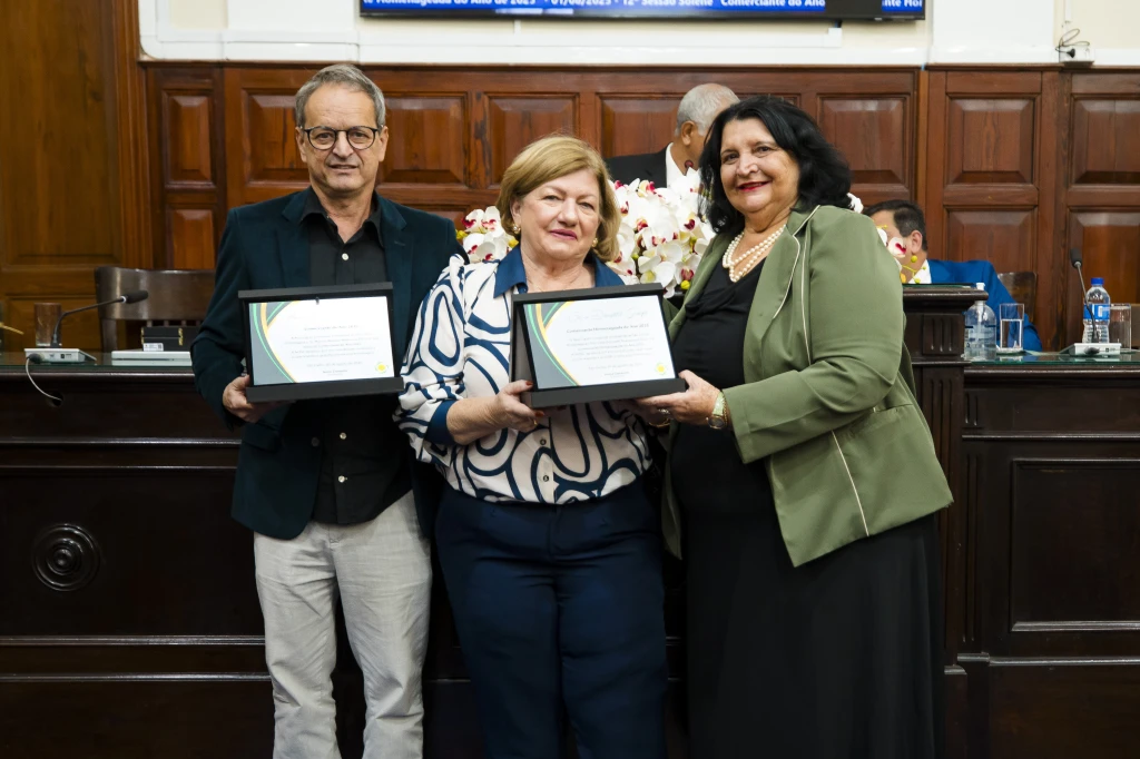Câmara de São Carlos homenageia comerciantes que fazem a diferença no desenvolvimento da cidade