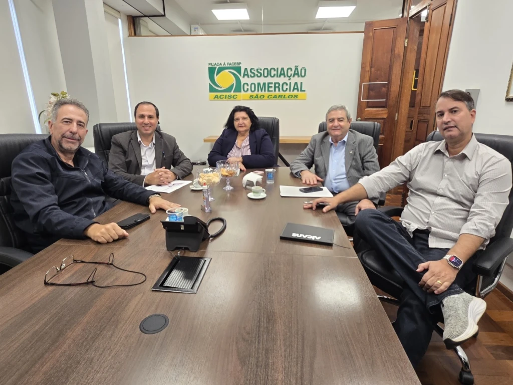 Vice-presidente da Facesp e presidente da ACIA visitam sede da ACISC em São Carlos